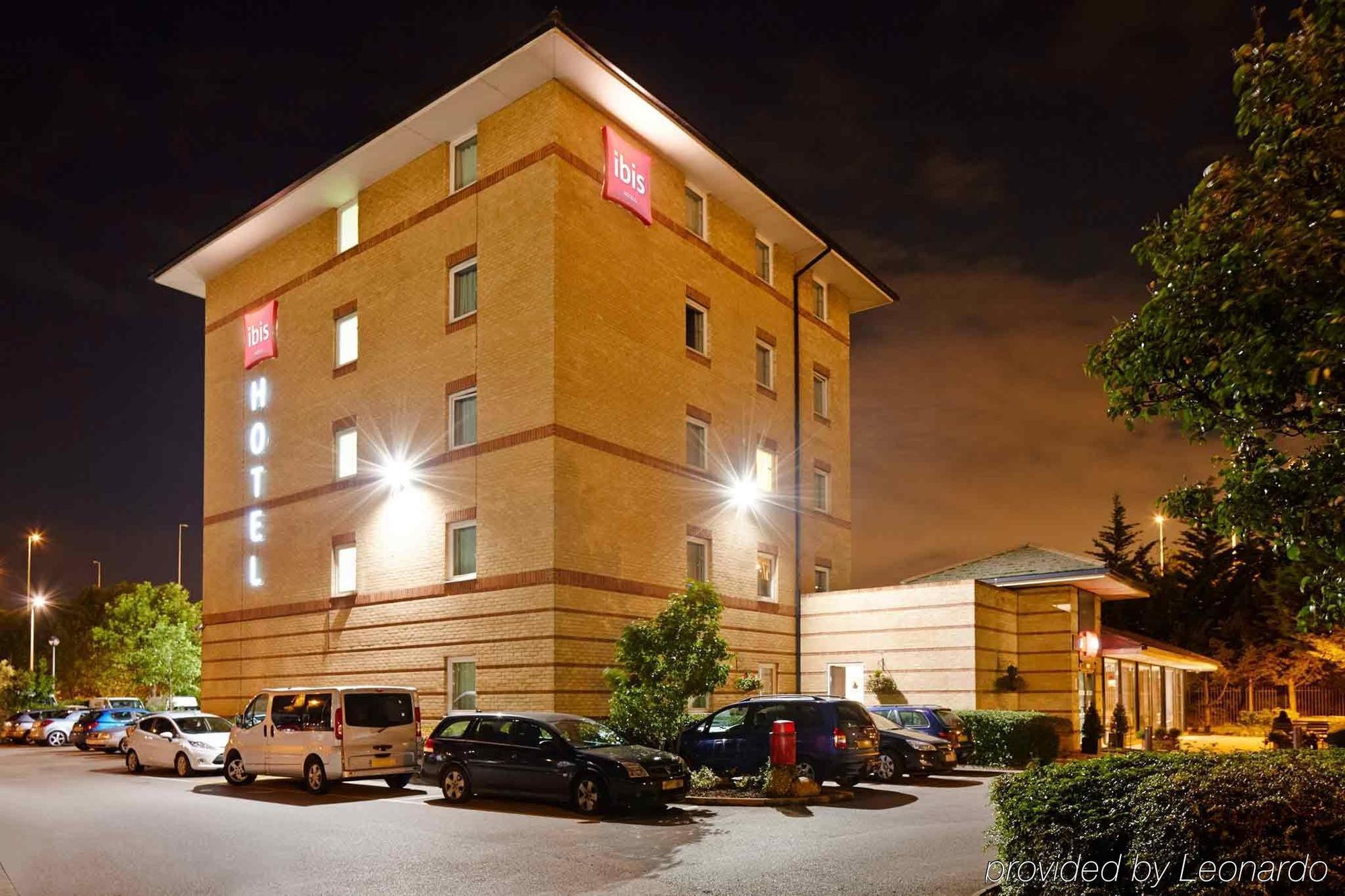 โรงแรมไอบิสลอนดอน เทอร์ล็อก เอ็ม25 Grays ภายนอก รูปภาพ